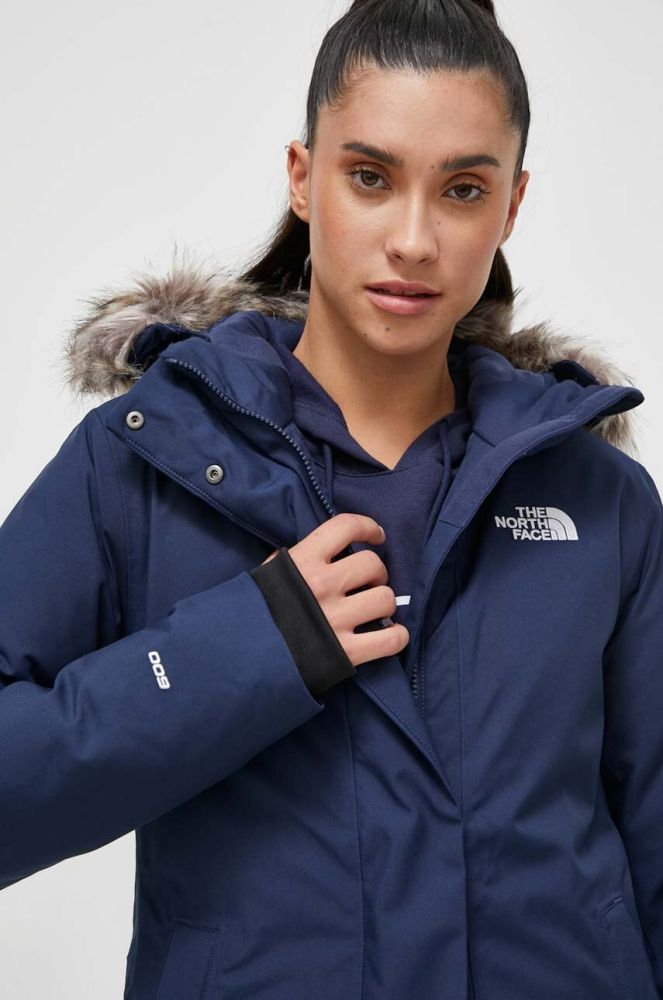 Пухова куртка The North Face жіноча колір синій зимова (3629647)