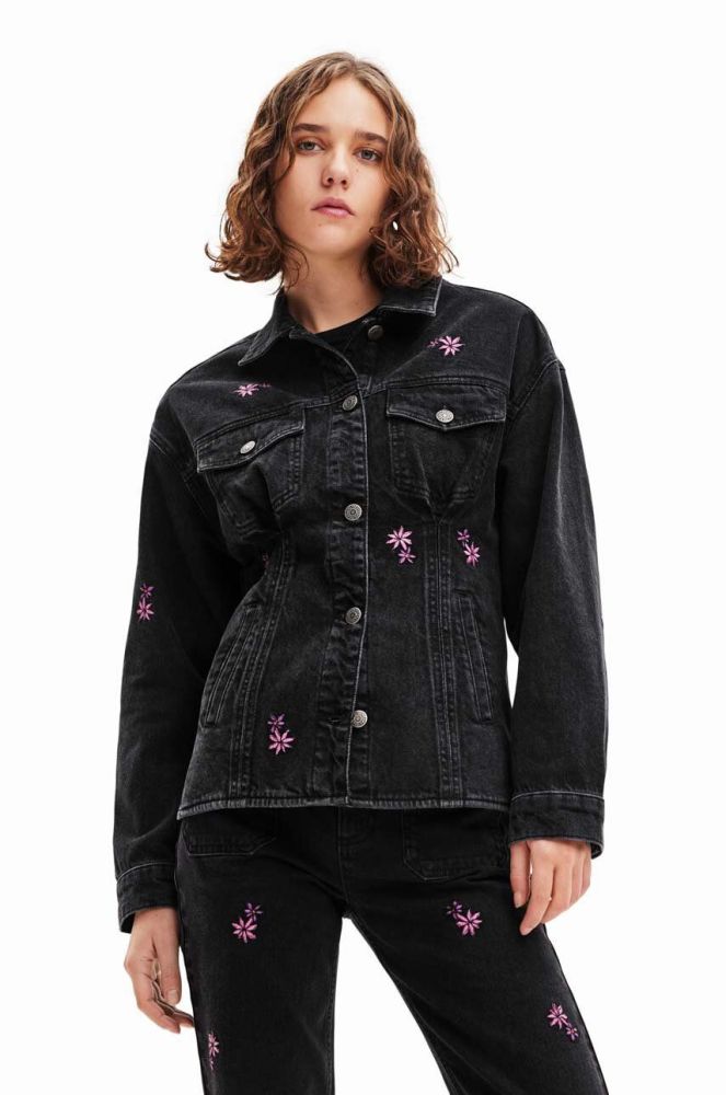 Джинсова куртка Desigual 23WWED33 WOMAN DENIM TRUCKER JACKET жіноча колір чорний перехідна