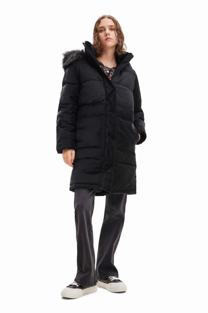 Пальто Desigual 23WWEW98 WOMAN WOVEN PADDED LONG OVERCOA жіноче колір чорний зимове