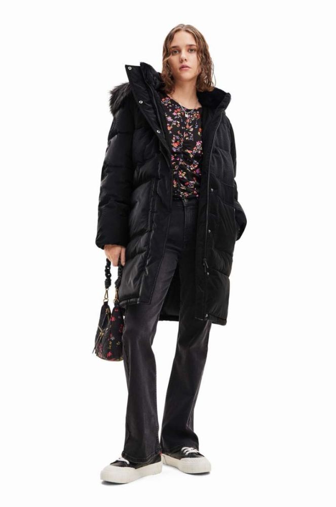 Пальто Desigual 23WWEW98 WOMAN WOVEN PADDED LONG OVERCOA жіноче колір чорний зимове фото 4