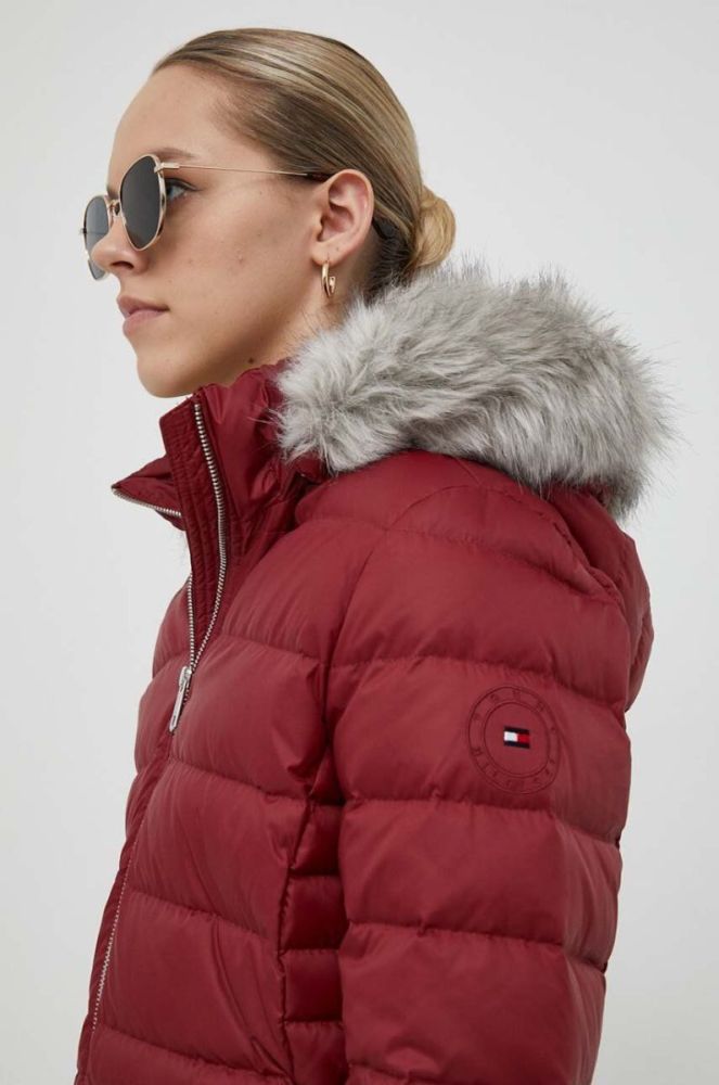 Пухова куртка Tommy Hilfiger жіноча колір бордовий зимова (3424569) фото 4
