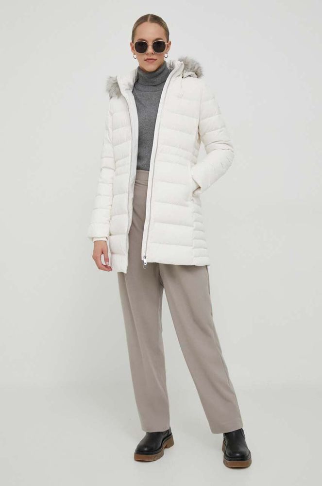 Пухова куртка Tommy Hilfiger жіноча колір бежевий зимова (3420449)