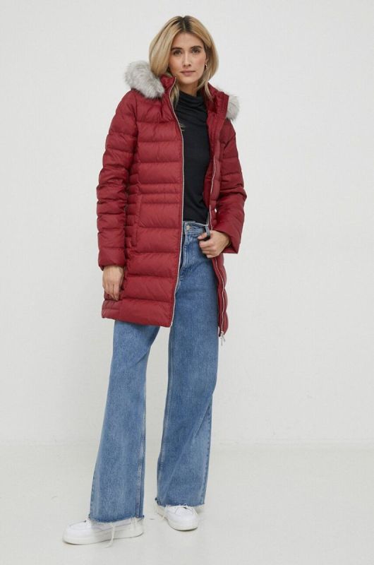 Пухова куртка Tommy Hilfiger жіноча колір бордовий зимова (3420434) фото 2