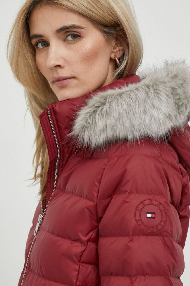 Пухова куртка Tommy Hilfiger жіноча колір бордовий зимова (3420434) фото 4