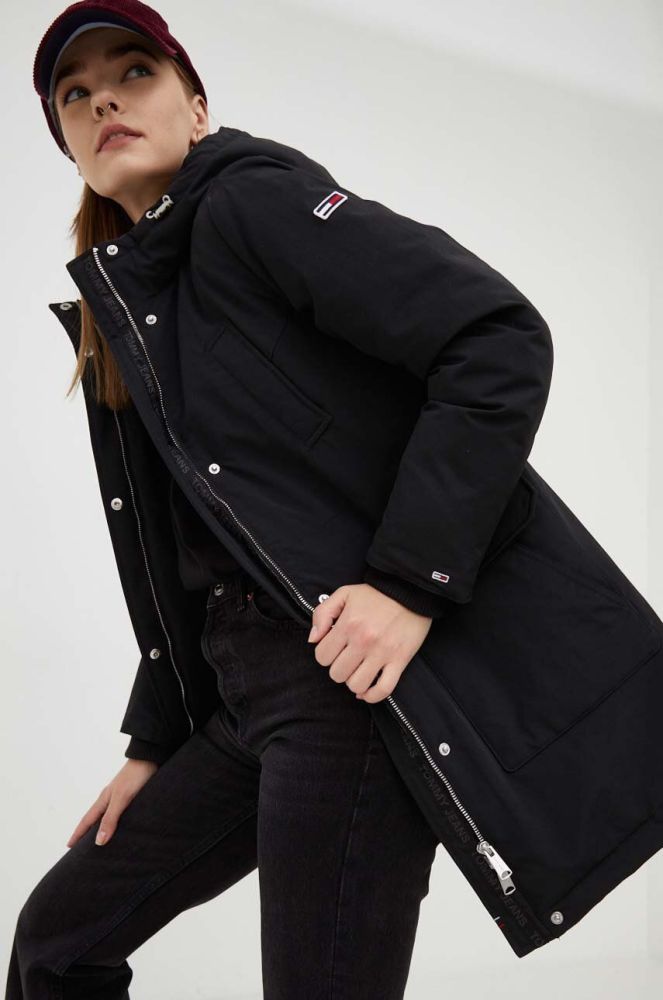 Пухова куртка Tommy Jeans жіноча колір чорний перехідна (3492845)
