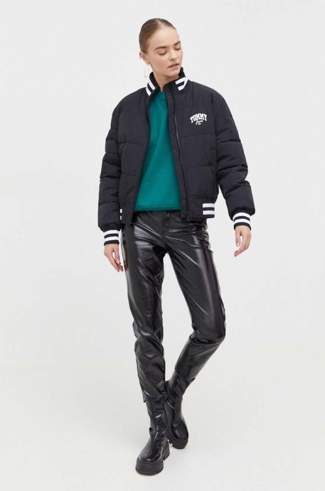 Куртка-бомбер Tommy Jeans жіночий колір чорний зимова oversize фото 2