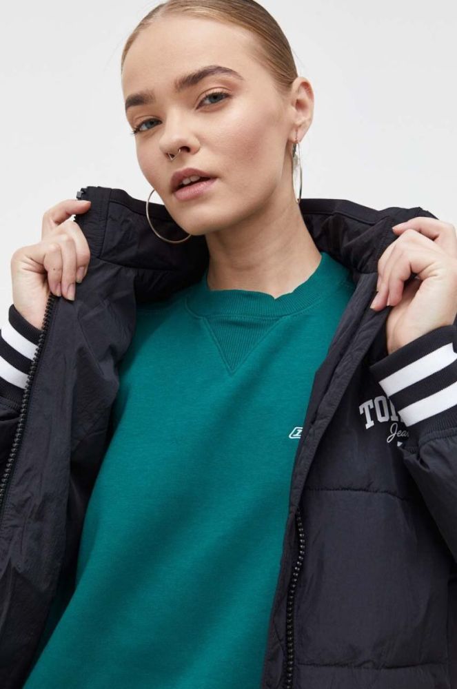 Куртка-бомбер Tommy Jeans жіночий колір чорний зимова oversize фото 4