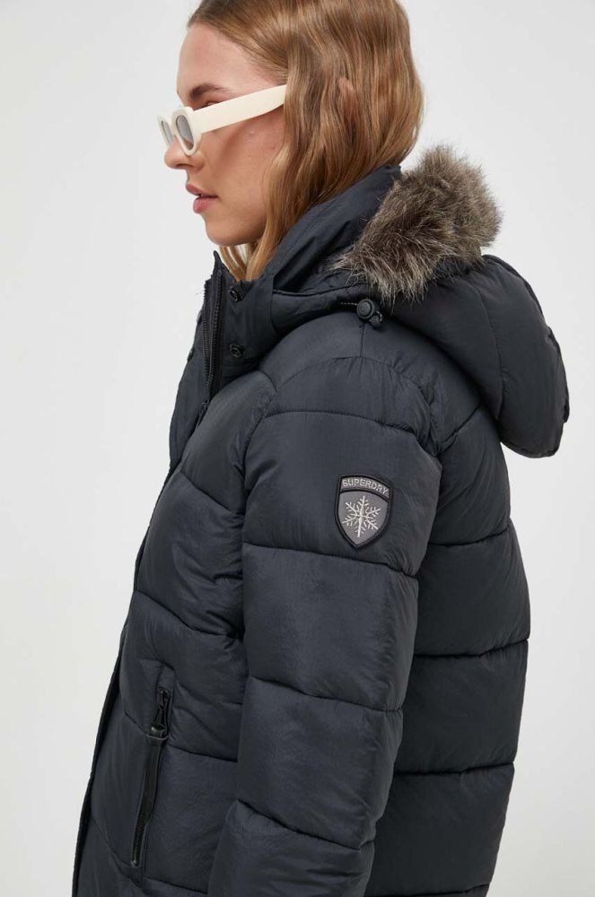Куртка Superdry жіноча колір чорний зимова (3675954)