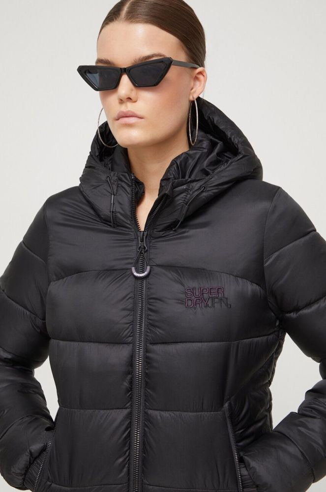Куртка Superdry жіноча колір чорний зимова (3574925)
