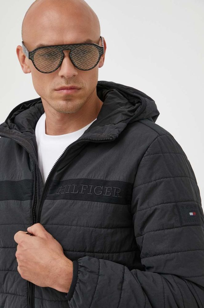 Куртка Tommy Hilfiger чоловіча колір чорний перехідна (3342184)