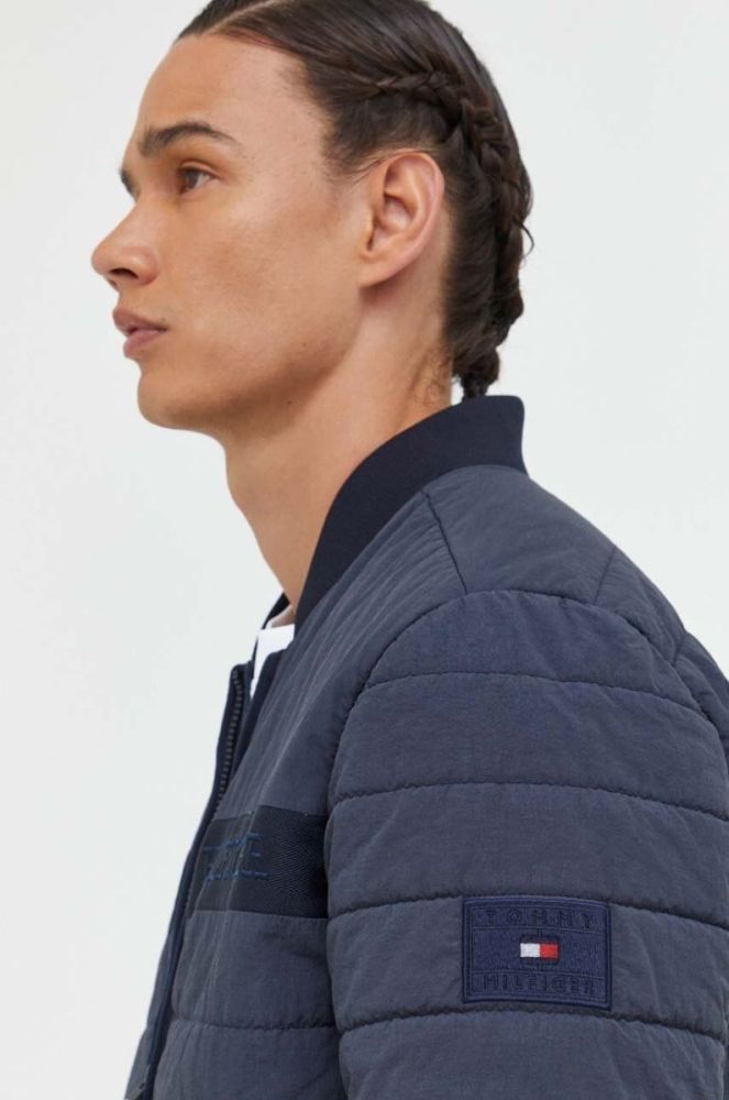 Куртка-бомбер Tommy Hilfiger чоловічий колір синій перехідна (3305964) фото 4