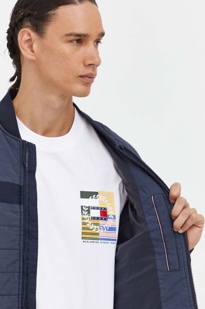 Куртка-бомбер Tommy Hilfiger чоловічий колір синій перехідна (3305964) фото 6