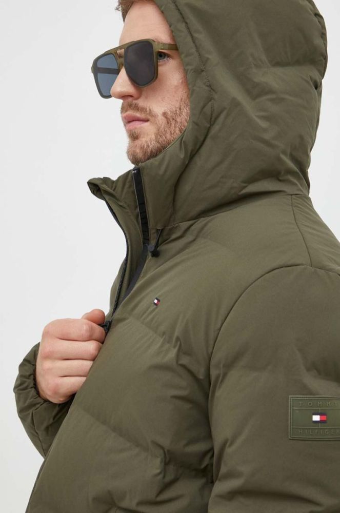 Куртка Tommy Hilfiger чоловіча колір зелений зимова (3385849) фото 4