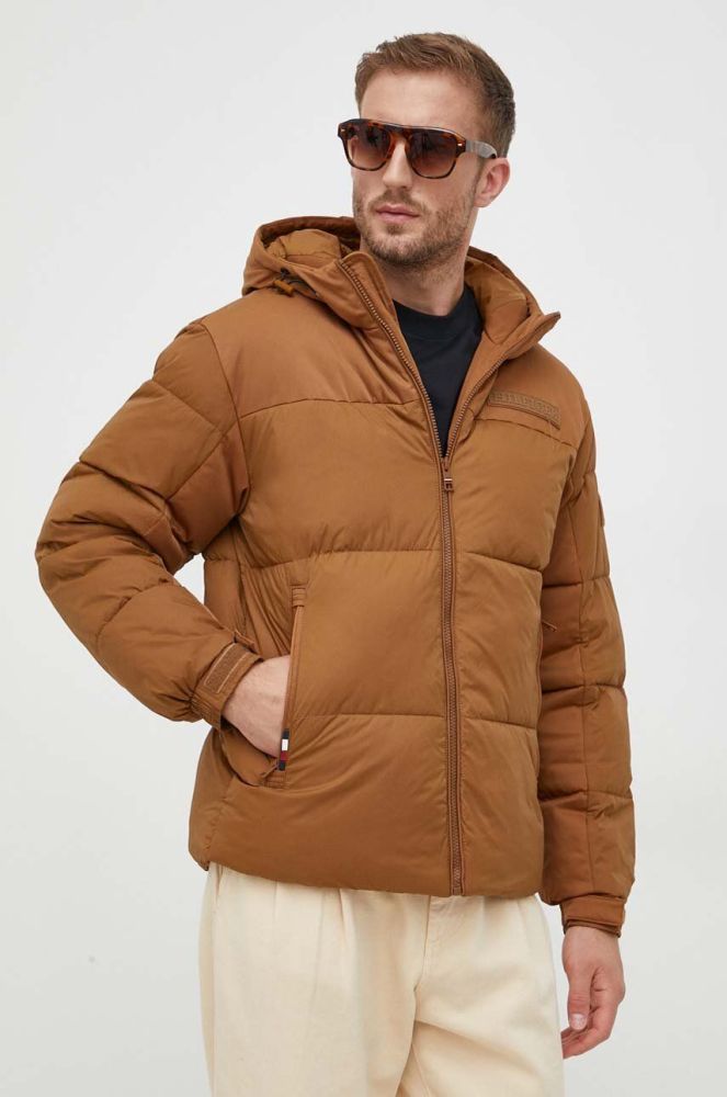 Куртка Tommy Hilfiger чоловіча колір коричневий зимова (3533551)