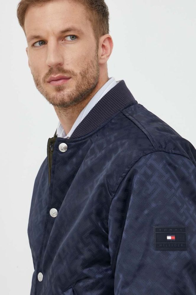 Двостороння куртка-бомбер Tommy Hilfiger чоловіча колір зелений перехідна фото 6