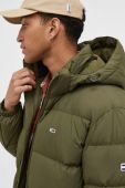 Пухова куртка Tommy Jeans чоловіча колір зелений зимова (3591351)