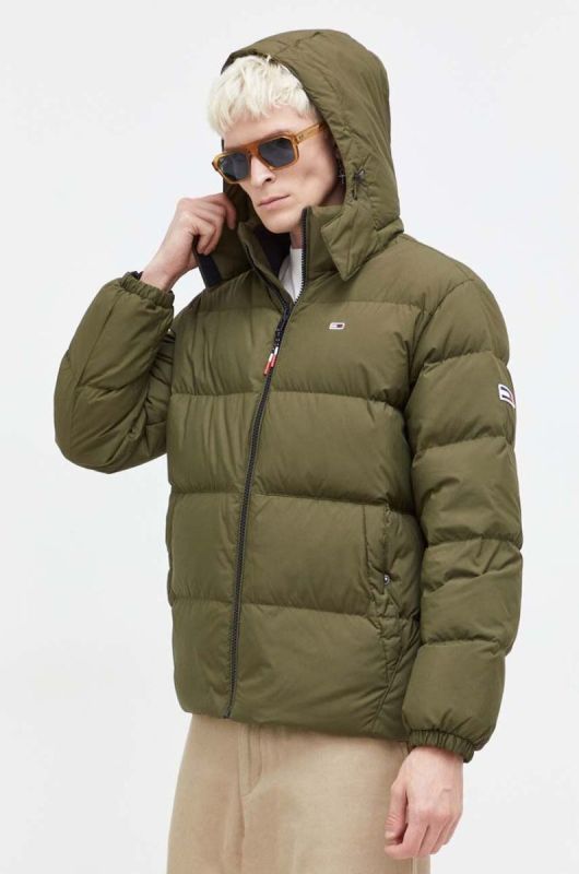 Пухова куртка Tommy Jeans чоловіча колір зелений зимова (3650877)