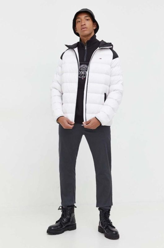 Пухова куртка Tommy Jeans чоловіча колір білий перехідна фото 2