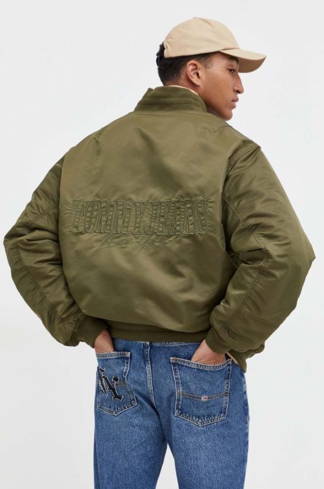 Куртка-бомбер Tommy Jeans колір зелений перехідна фото 3