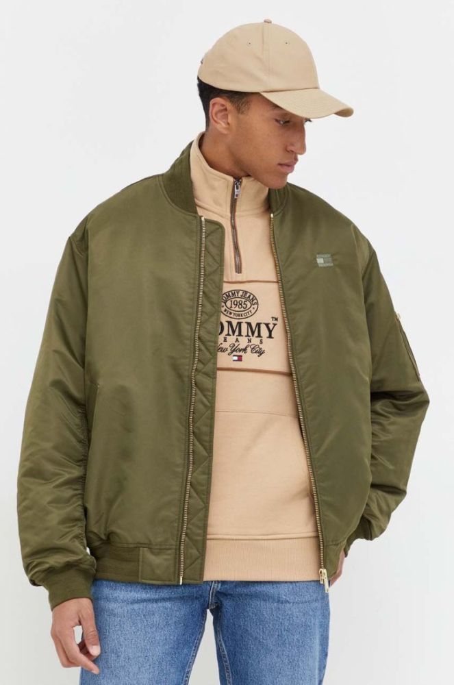 Куртка-бомбер Tommy Jeans колір зелений перехідна фото 4
