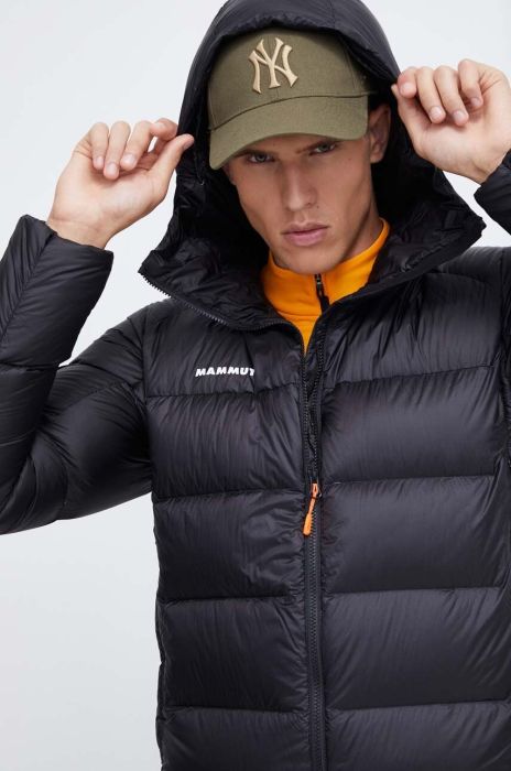 Спортивна пухова куртка Mammut Meron IN Hooded колір чорний (3552775)