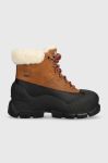 Черевики UGG Adiroam Hiker колір коричневий на плоскому ходу утеплене 1130851 Черевики UGG Adiroam Hiker колір коричневий на плоскому ходу утеплене 1130851