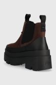 Замшеві черевики UGG Brisbane Chelsea жіночі колір коричневий на платформі злегка утеплена 1151530 Замшеві черевики UGG Brisbane Chelsea жіночі колір коричневий на платформі злегка утеплена 1151530
