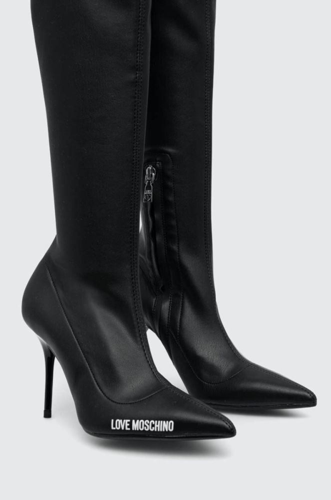 Чоботи Love Moschino SPILLO95 жіночі колір чорний на шпильці JA26109G0HIEZ000 фото 2