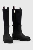 Чоботи Tommy Hilfiger ESSENTIAL TOMMY RAINBOOT жіночі колір чорний на плоскому ходу FW0FW07666