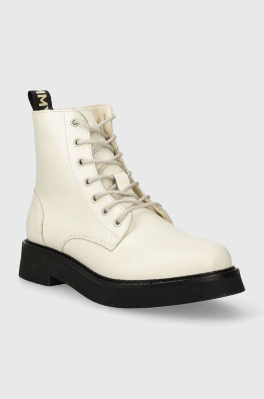 Шкіряні черевики Tommy Jeans TJW LACE UP FLAT BOOT жіночі колір білий на плоскому ходу EN0EN02310 фото 2