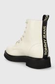 Шкіряні черевики Tommy Jeans TJW LACE UP FLAT BOOT жіночі колір білий на плоскому ходу EN0EN02310