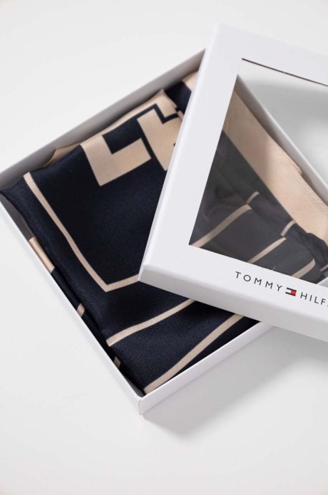 Шовкова хустка на шию Tommy Hilfiger колір синій візерунок (3474377) фото 4
