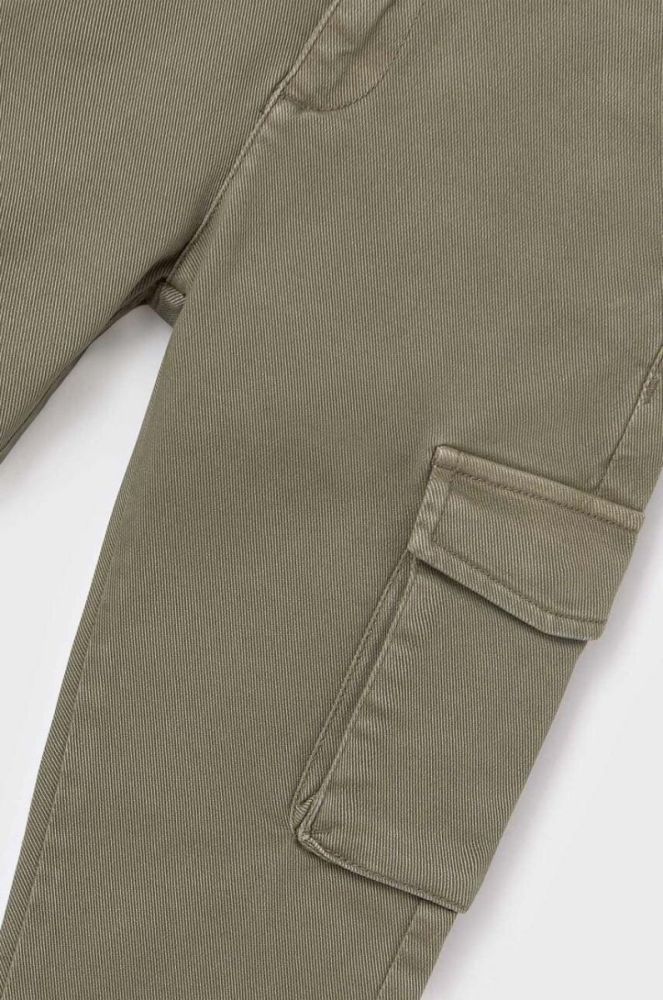 Дитячі штани Mayoral cargo slim колір зелений однотонні фото 3