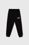 Дитячі спортивні штани EA7 Emporio Armani колір чорний з принтом (3394804) Дитячі спортивні штани EA7 Emporio Armani колір чорний з принтом (3394804)