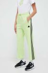 Спортивні штани adidas колір зелений з аплікацією (3351929)