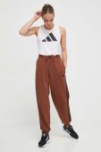 Бавовняні спортивні штани adidas колір коричневий з аплікацією