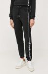 Спортивні штани Armani Exchange колір чорний з принтом (3363129)