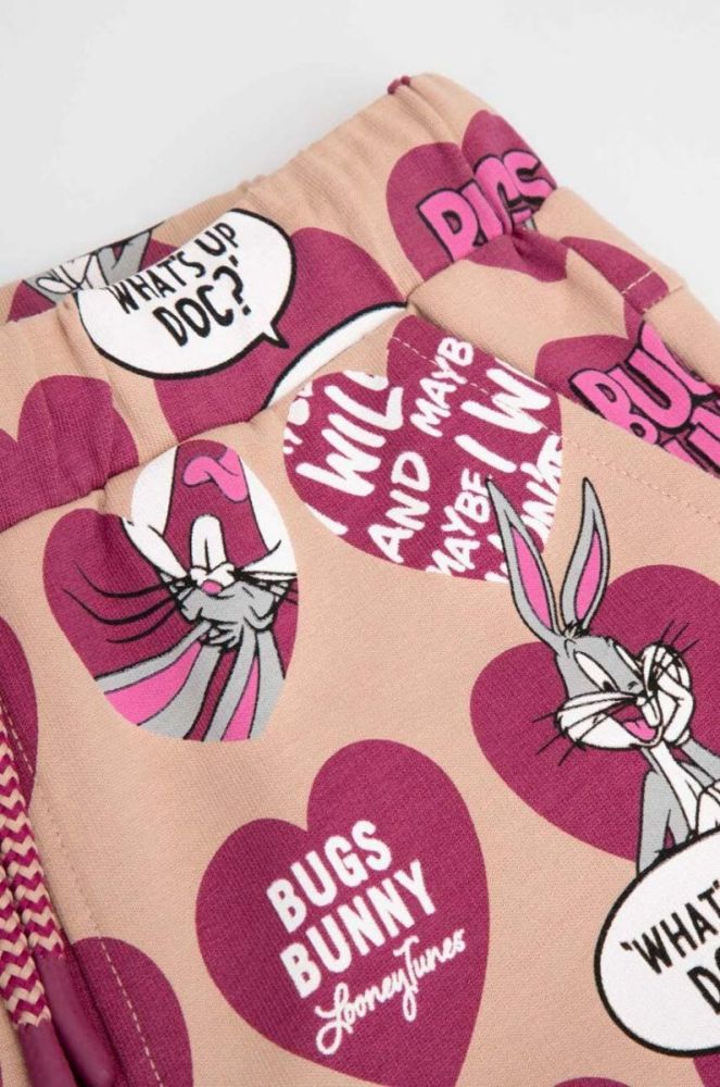 Дитячі бавовняні штани Coccodrillo x Looney Tunes колір коричневий візерунок фото 4