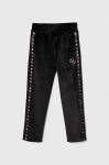 Дитячі спортивні штани Guess колір чорний з аплікацією (3602782)