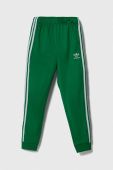 Дитячі спортивні штани adidas Originals колір зелений з аплікацією (3381831)