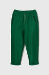 Дитячі бавовняні штани United Colors of Benetton колір зелений однотонні (3497556)