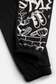 Дитячі бавовняні штани Coccodrillo ZC3120103ASJ ART SPORT JUNIOR колір чорний з принтом