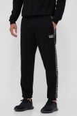Бавовняні спортивні штани EA7 Emporio Armani колір чорний з принтом (3310106)