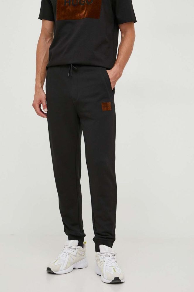 Бавовняні спортивні штани HUGO колір чорний з аплікацією (3610490)