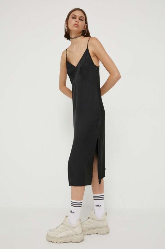 Сукня Superdry колір чорний midi облягаюча (3404625) фото 2