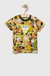 Дитяча бавовняна футболка Guess візерунок колір барвистий (3299614)
