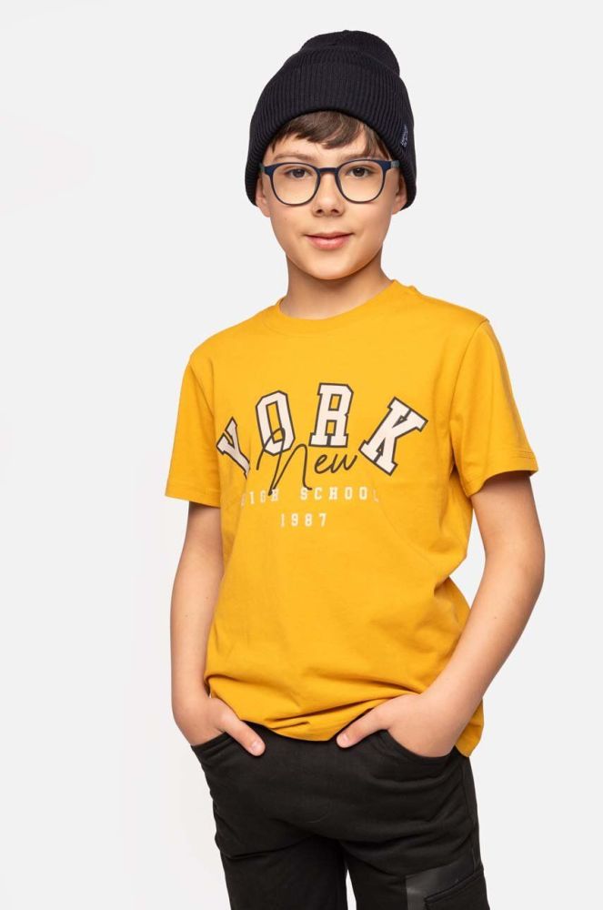 Дитяча бавовняна футболка Coccodrillo колір жовтий з принтом (3495827)