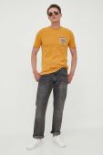 Футболка Guess чоловічий колір помаранчевий з аплікацією