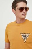 Футболка Guess чоловічий колір помаранчевий з аплікацією
