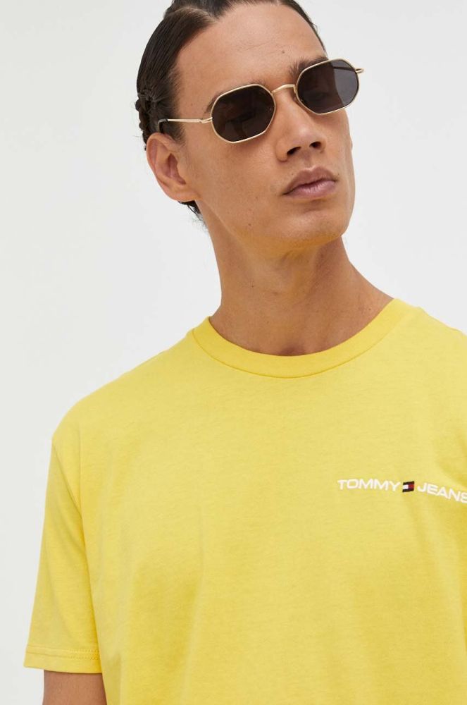 Бавовняна футболка Tommy Jeans колір жовтий з аплікацією